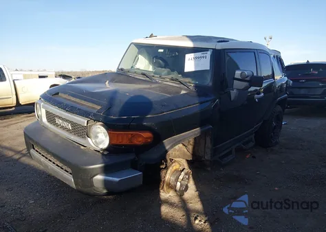 2014 Toyota Fj Cruiser z USA, uszkodzony, nr VIN JTEBU4BF5EK199690